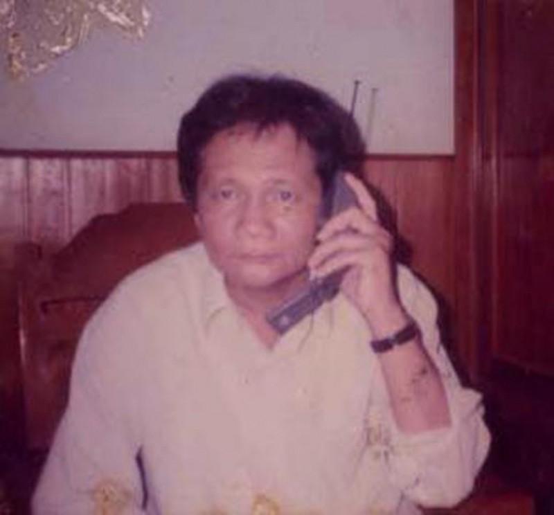 Lúc ấy, trí óc non nớt của Năm Cam chưa hiểu rằng người cô cư xử như vậy hết sức tồi tệ với gia đình mình. Sau này, khi đã chớm hiểu cuộc đời, Năm Cam nhận ra một điều rất đơn giản nhưng cũng là nỗi ám ảnh suốt một đời phải giàu có dù bằng bất cứ cách nào. Nếu nghèo khó, những điều đơn giản và dễ hiểu nhất như tình thân bằng quyến cũng không có. (Ảnh minh hoạ)