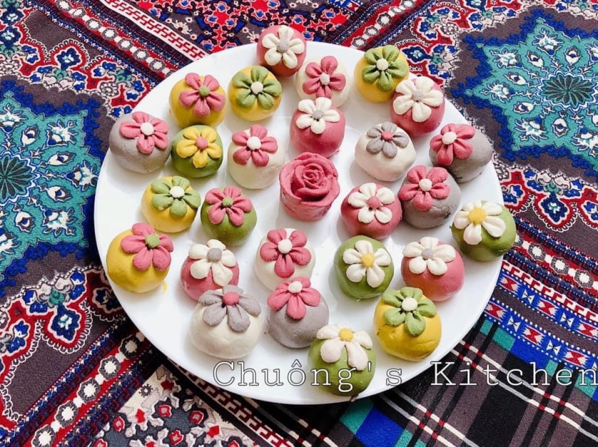 Ngoài các set bánh trôi, bánh chay truyền thống thì các chủ kinh doanh còn bán các loại có hình dáng ngộ nghĩnh để khách lựa chọn. (Ảnh: Facebook).