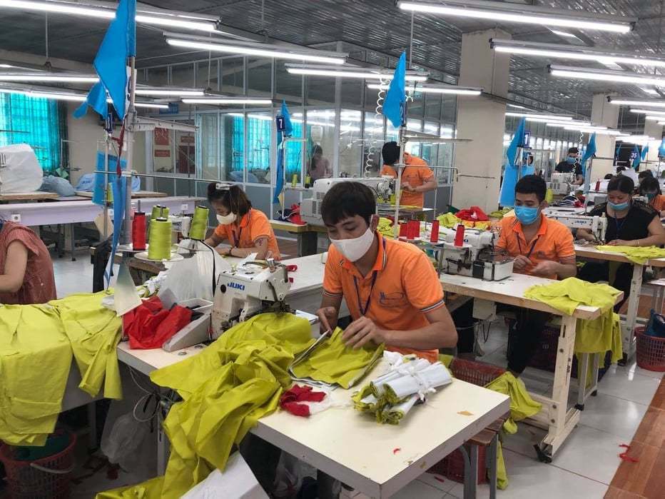 Người lao động đang gặp khó khăn, trong khi 2 năm qua lương tối thiểu vùng chưa tăng (Ảnh: ĐL)