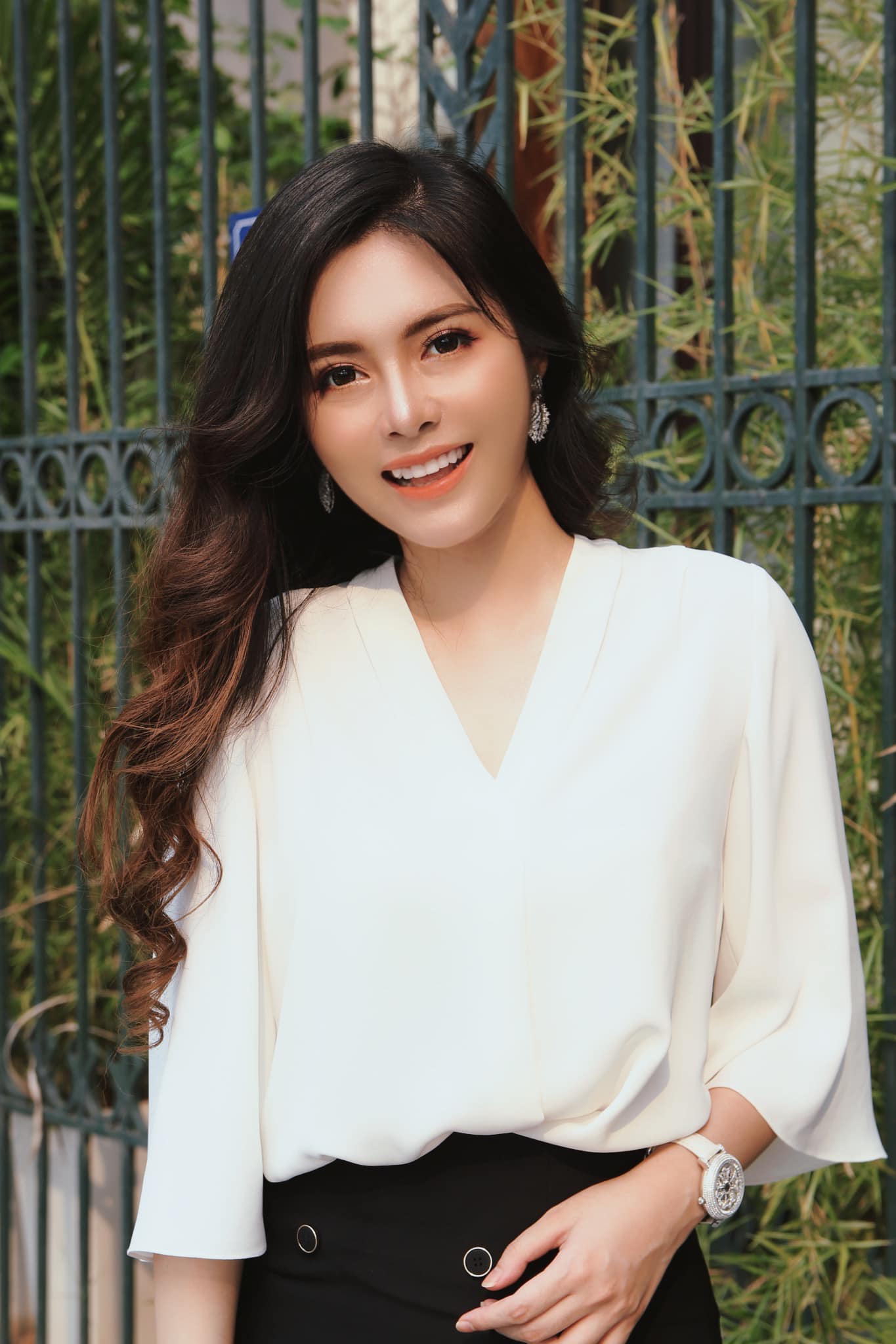 Từng bỏ thi Hoa hậu Hoàn vũ hot girl Tuyên Quang giờ ra sao