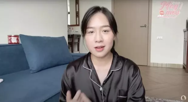Mới đây, nữ MC VTV xinh đẹp làm vlog tiết lộ về cuộc sống hiện tại của mình. Theo đó cô nàng đã nghỉ việc ở VTV từ cuối năm 2021.