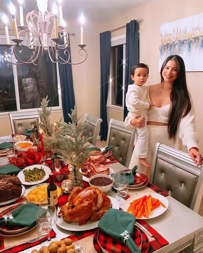 Mỗi ngày, cô tận hưởng cuộc sống thanh bình, không ồn ào. 