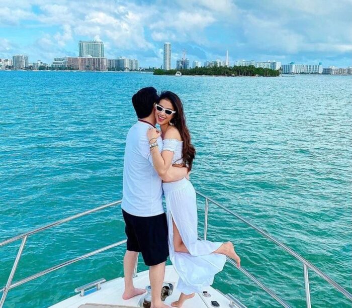 Chồng Phạm Hương không ngại chi tiền lớn mua những đồ giá trị tặng vợ vào những dịp quan trọng. 