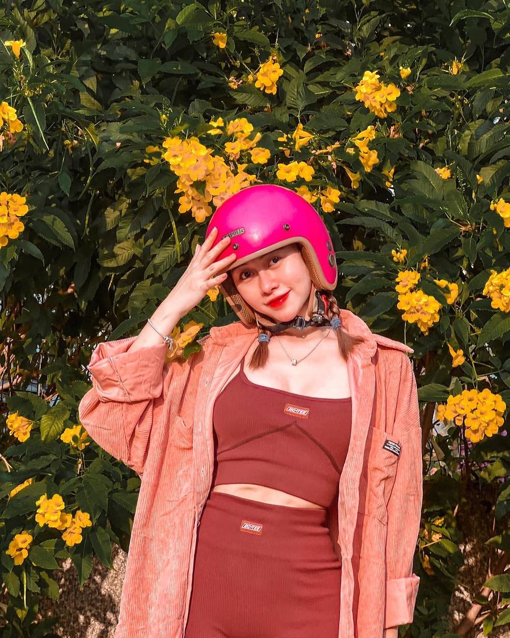 Cho đến thời điểm bây giờ, Việt Phương Thoa đang sở hữu tài khoản có hơn 10 triệu lượt theo dõi, kênh Youtuber thu về 1,59 triệu người đăng ký. Với những số liệu này đã giúp gái xinh 9X lọt top Idol TikTok đông fan nhất.