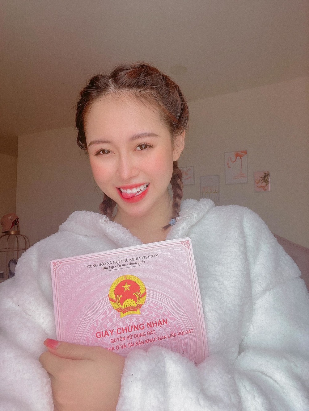 Với sự nghiệp đáng mơ ước, Phương Thoa đã gặt hái được nhiều thành tựu và nhận thu nhập 