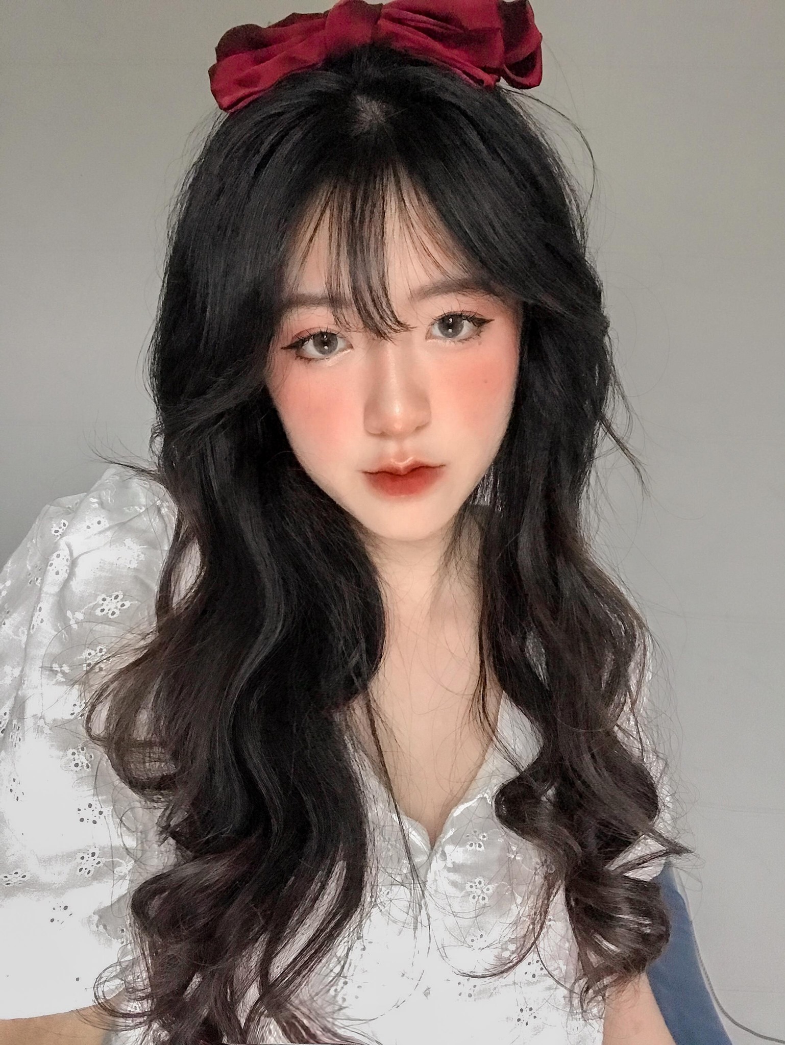 Dáng người thanh mảnh cùng phong cách thời trang ấn tượng, Thu Hương luôn có ý thức làm mới bản thân.