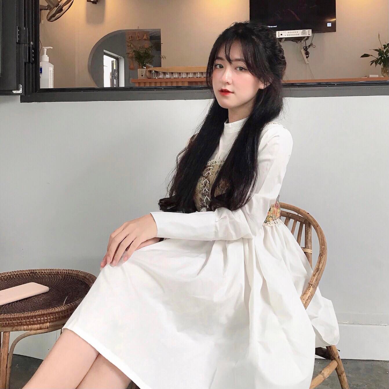 Nàng hot girl 2K sở hữu gương mặt xinh xắn cùng làn da trắng làm bao chàng trai phải 