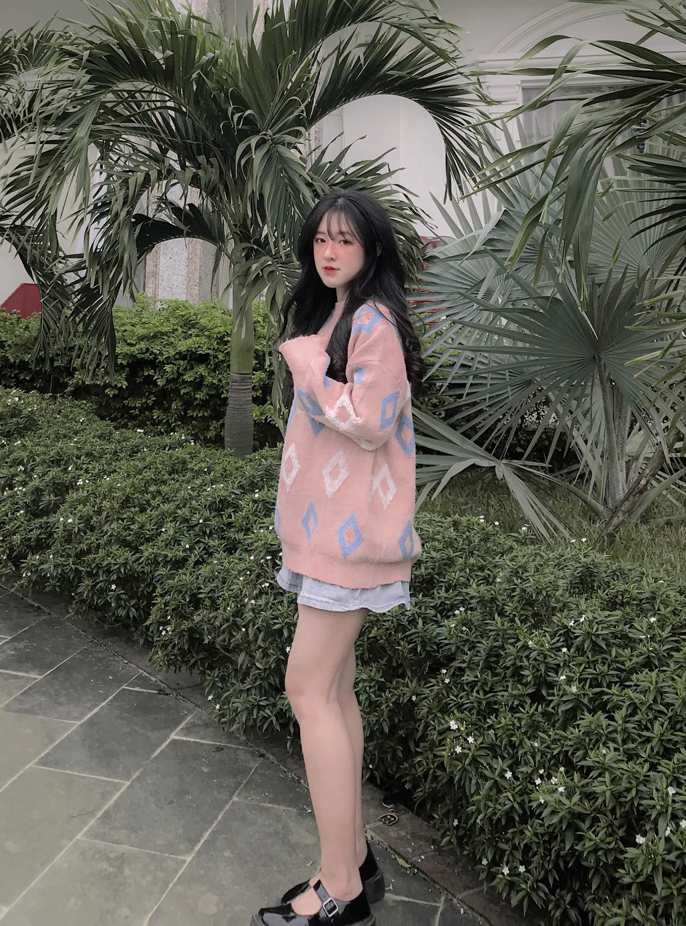 Ngoài ra, phong cách đời thường của Hương cũng khá giống với búp bê nên việc bị nhầm lẫn là hot girl lai cũng dễ hiểu.