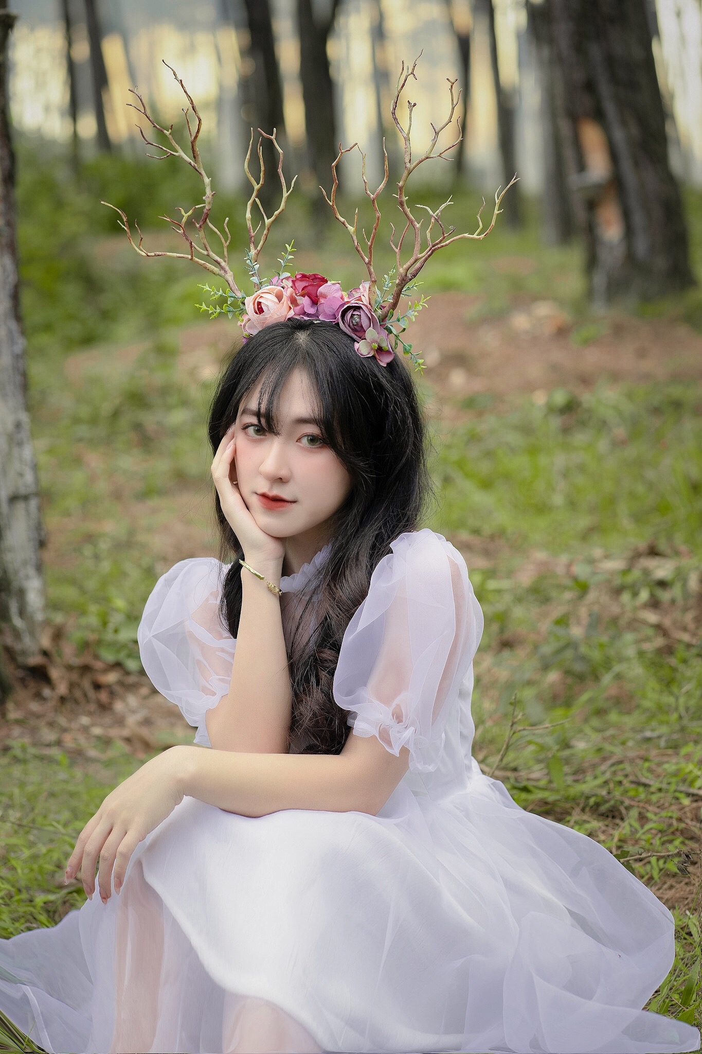 Nhờ hiệu ứng từ cách trang điểm nên đường nét trên gương mặt nữ sinh này càng trở nên ấn tượng hơn.