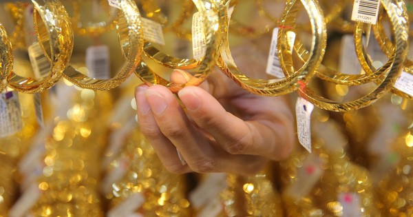 Giá vàng hôm nay duy trì ở vùng sát 70 triệu đồng/lượng đối với vàng SJC và được dự báo tăng tiếp