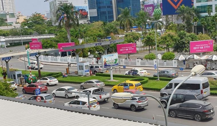 Ùn ứ nhẹ khu vực thu phí cổng ra sân bay 