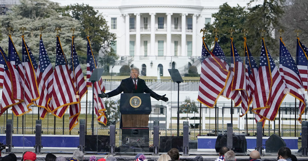 Cựu Tổng thống Donald Trump phát biểu trước những người ủng hộ ở Washington ngày 6-1-2021. Ảnh: AP