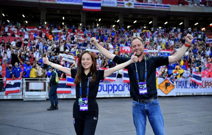 Trưởng đoàn các đội tuyển Thái Lan Nualphan Lamsam đã quyết định mời HLV Polking dẫn U23 Thái Lan để tranh HCV SEA Games 31 với Việt Nam. Ảnh: Siam Sports