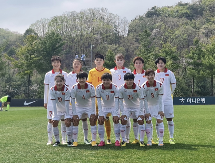 Trong ngày gặp lại chủ nhà Hàn Quốc trong chuyến tập huấn cho SEA Games 31, tuyển nữ Việt Nam đã thắng đầy bất ngờ với tỷ số 3-2. 