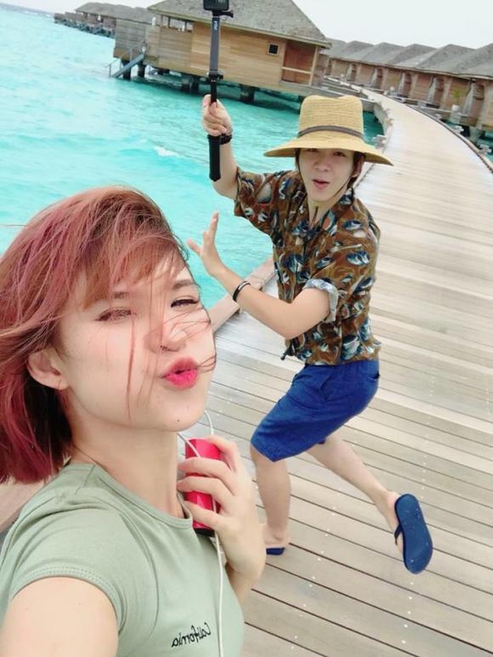 Hình ảnh nhí nhố, hài hước của Khởi My - Kelvin Khánh khi đang đi tuần trăng mật.