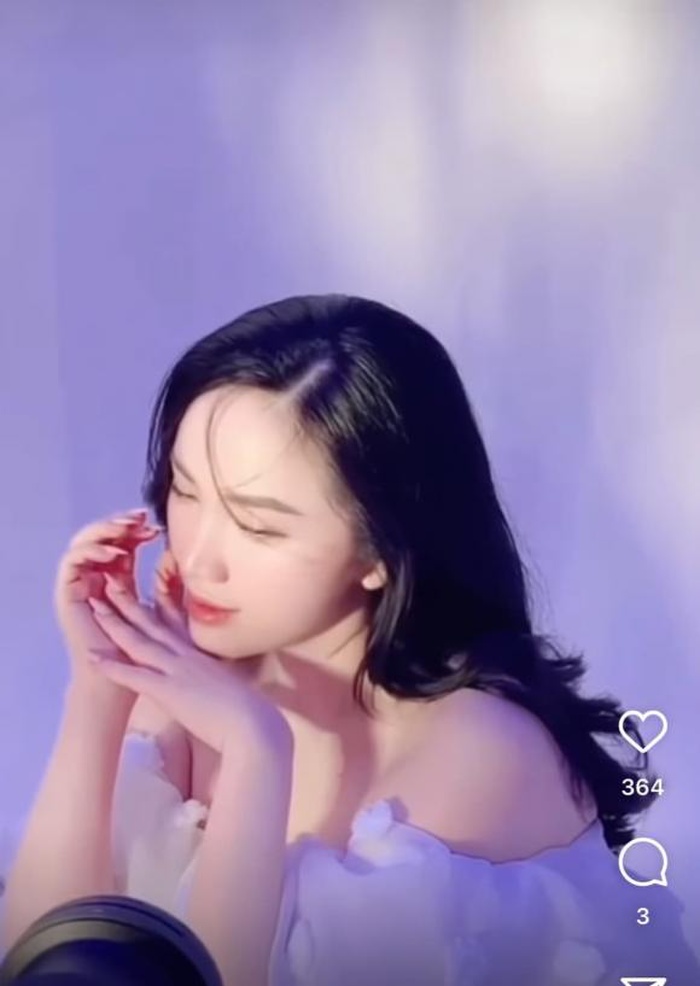 Dường như sau khi hạ sinh quý tử đầu lòng, người đẹp ngày càng trở nên mặn mà quyến rũ