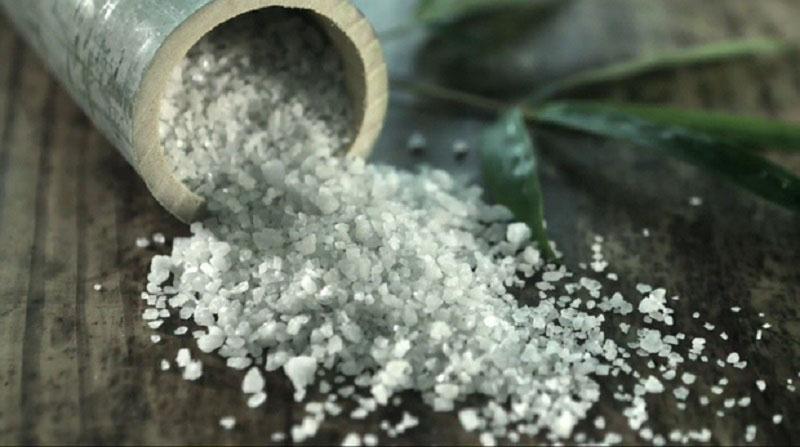 Muối tre - đặc sản nổi tiếng của Hàn Quốc với quy trình sản xuất vô cùng công phu.