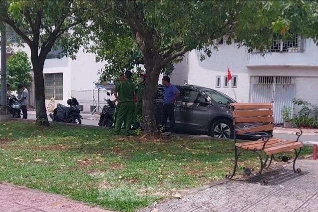 Lực lượng công an phong tỏa khám nghiệm hiện trường