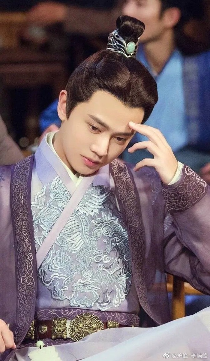 Cẩm Y Chi Hạ giúp hâm nóng tên tuổi của Nhậm Gia Luân trở lại sau khi công khai kết hôn với Nhiếp Hoan. 