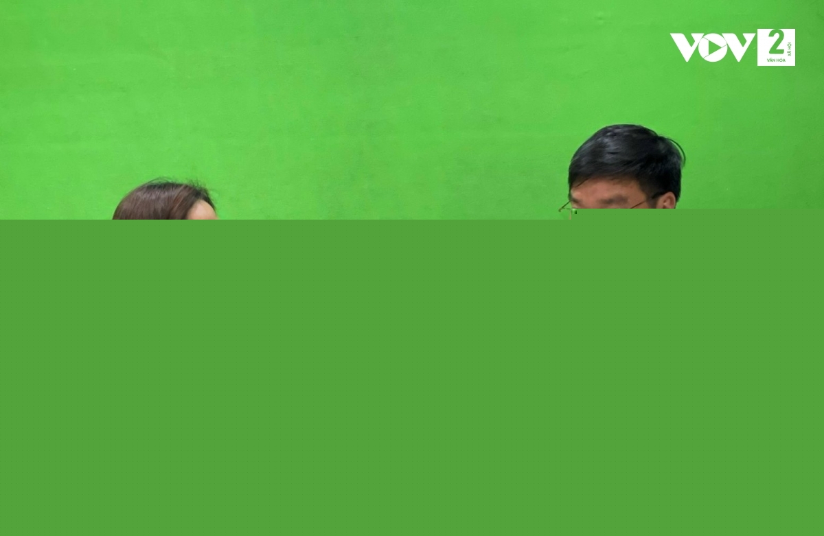 Luật sư Trần Tuấn Anh (Công ty Luật Minh Bạch) trao đổi với BTV VOV2