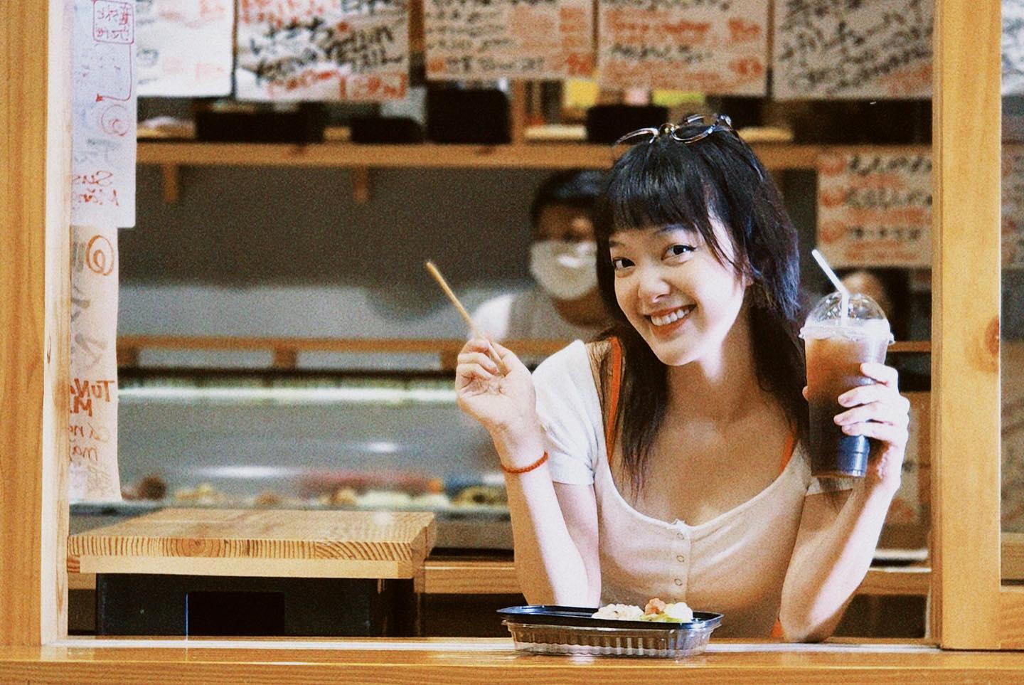 goài ra, Michelle Lai cũng biết sử dụng ngôn ngữ teencode, chèn những bài hát rap đậm chất 