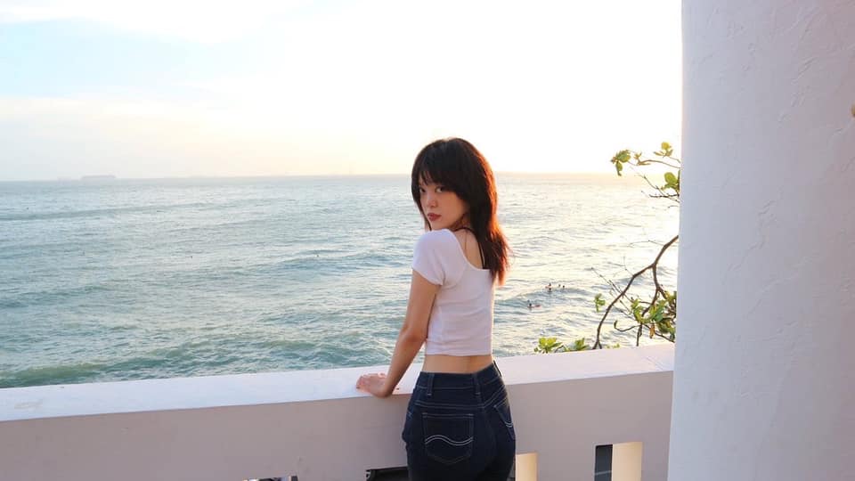 Sau khi đăng tải, nhiều cư dân mạng tỏ thái độ thích thú, một số người chia sẻ như đang nhìn thấy bản thân trong quá khứ. Cũng vì vậy mà sau clip này, chúng đã trở thành trào lưu khiến mọi người đua nhau làm theo.