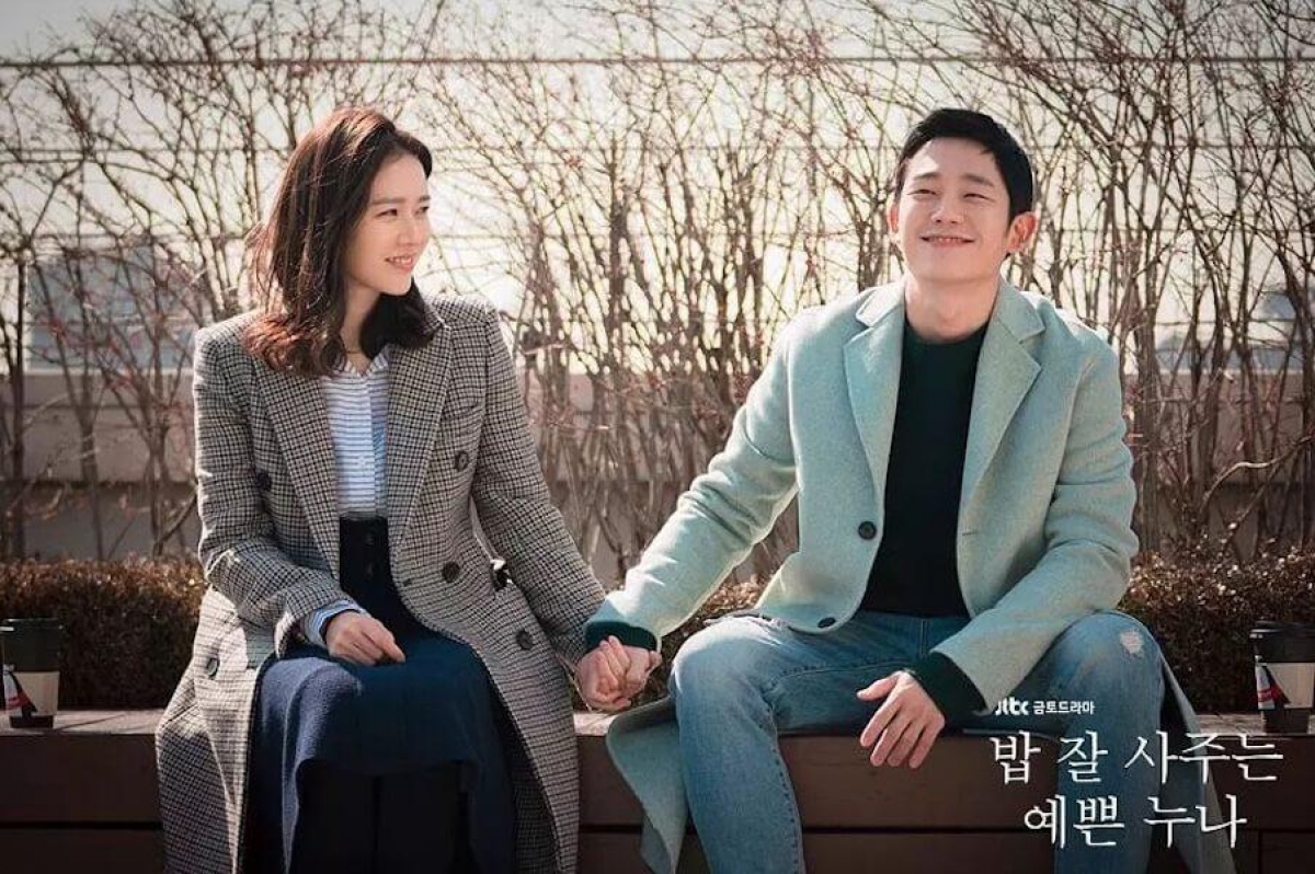Son Ye Jin và Jung Hae In gây sốt màn ảnh châu Á với chuyện tình chị em lãng mạn.