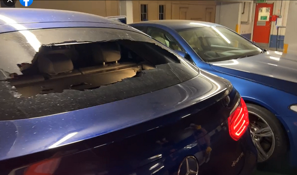 Chiếc xe của Tuấn Hưng và nhóm bạn bị đập phá để trộm đồ.