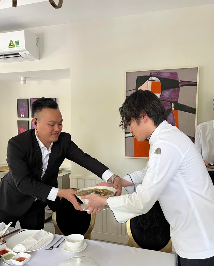 Sau một thời gian đi du học, hiện tại con trai lớn nhà nam diễn viên đang tận hưởng quãng thời gian nghỉ ngơi tại Việt Nam