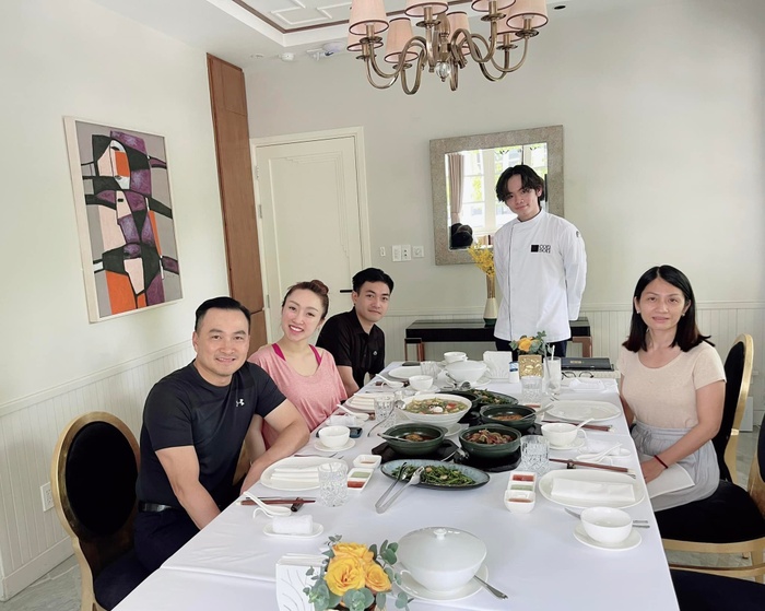 Dù đã chia tay nhưng cách gia đình cũ, mới của nam diễn viên cư xử văn minh khiến nhiều người không khỏi ngưỡng mộ