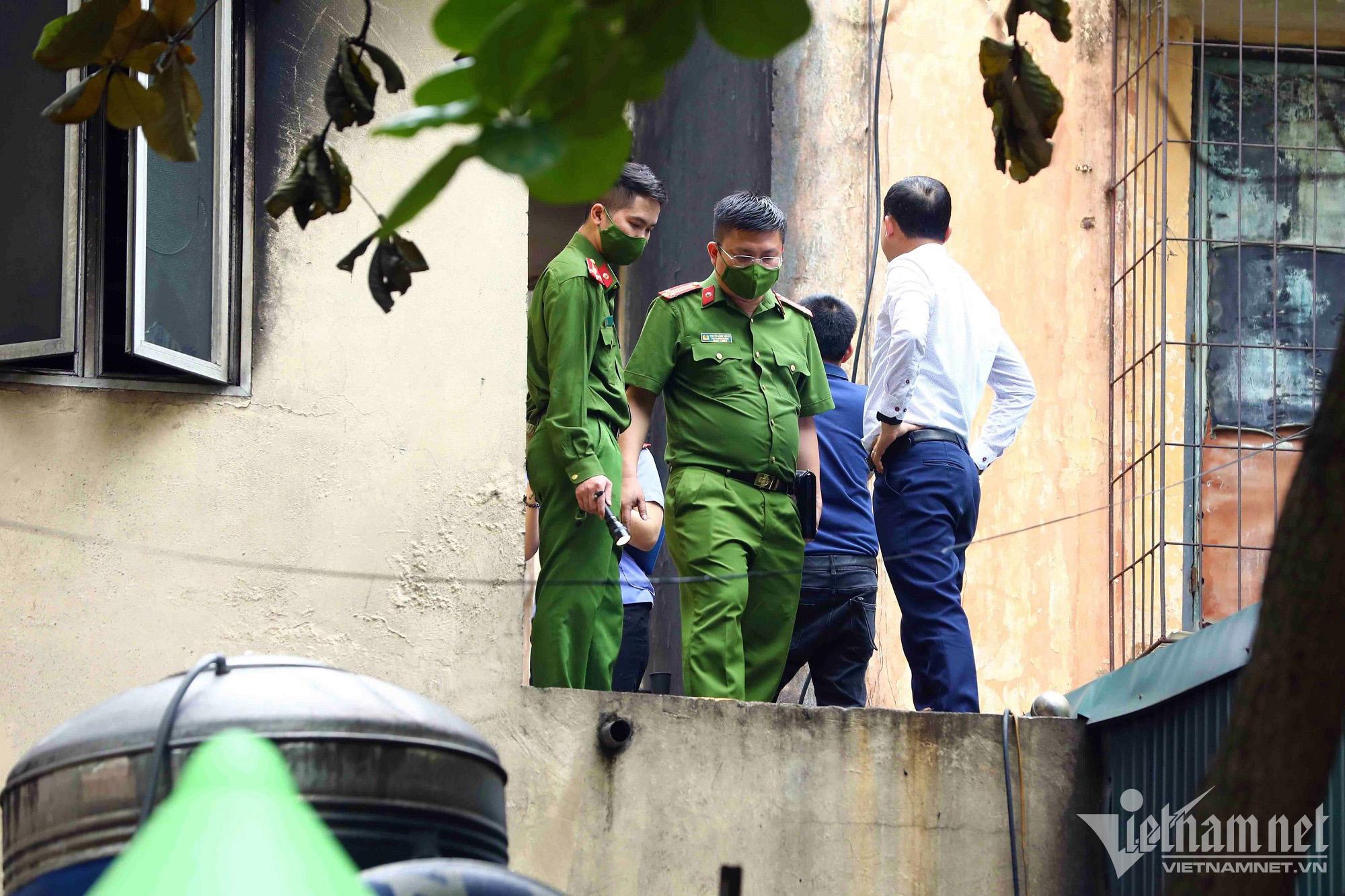 Lực lượng chức năng khám nghiệm hiện trường