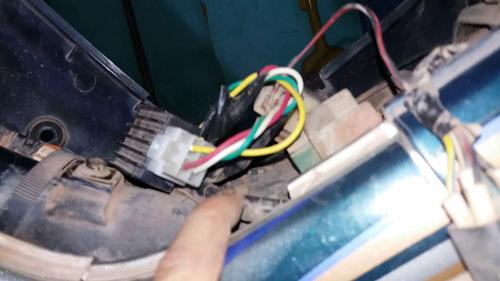 Xe máy cũng có rất nhiều giắc, dây điện,... mà nếu ít để ý rất dễ bị chập cháy. (Ảnh minh hoạ)