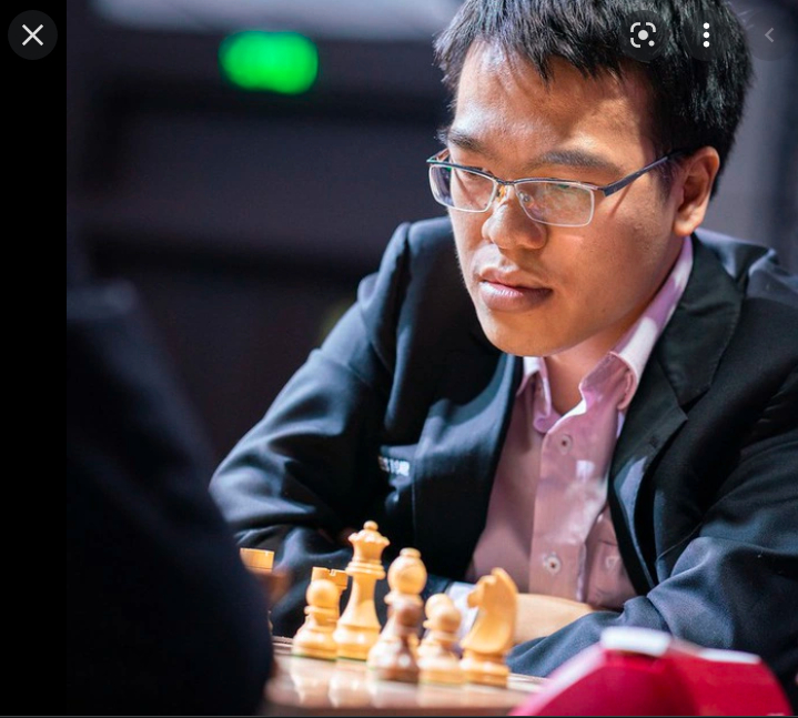 Dẫu vậy, kỳ thủ người Na Uy có thể chiếu bất biến cầu hoà. Nhưng lỗi sai lại nối tiếp lỗi sai, Carlsen mắc lỗi và để mất trắng quân hậu nên đành xin thua sau nước thứ 39. Ảnh: internet