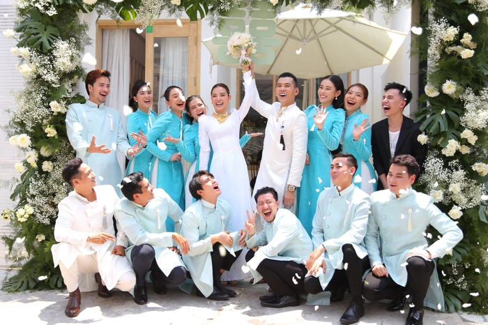 Khoảnh khắc trong lễ đón dâu sáng 25/4.