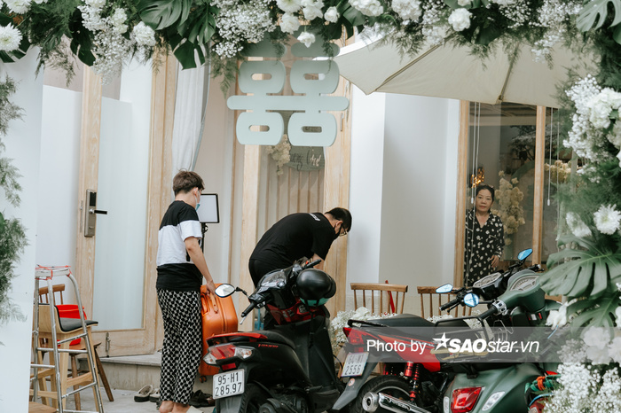 Theo quan sát từ SAOstar, mẹ chồng của Phương Trinh Jolie ngay từ sớm đã tất bất chuẩn bị mọi thứ