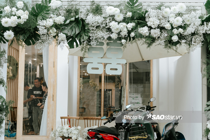 Sau quãng thời gian dài hẹn hò, cặp đôi sẽ chính thức về chung một nhà vào sáng nay 25/4. 