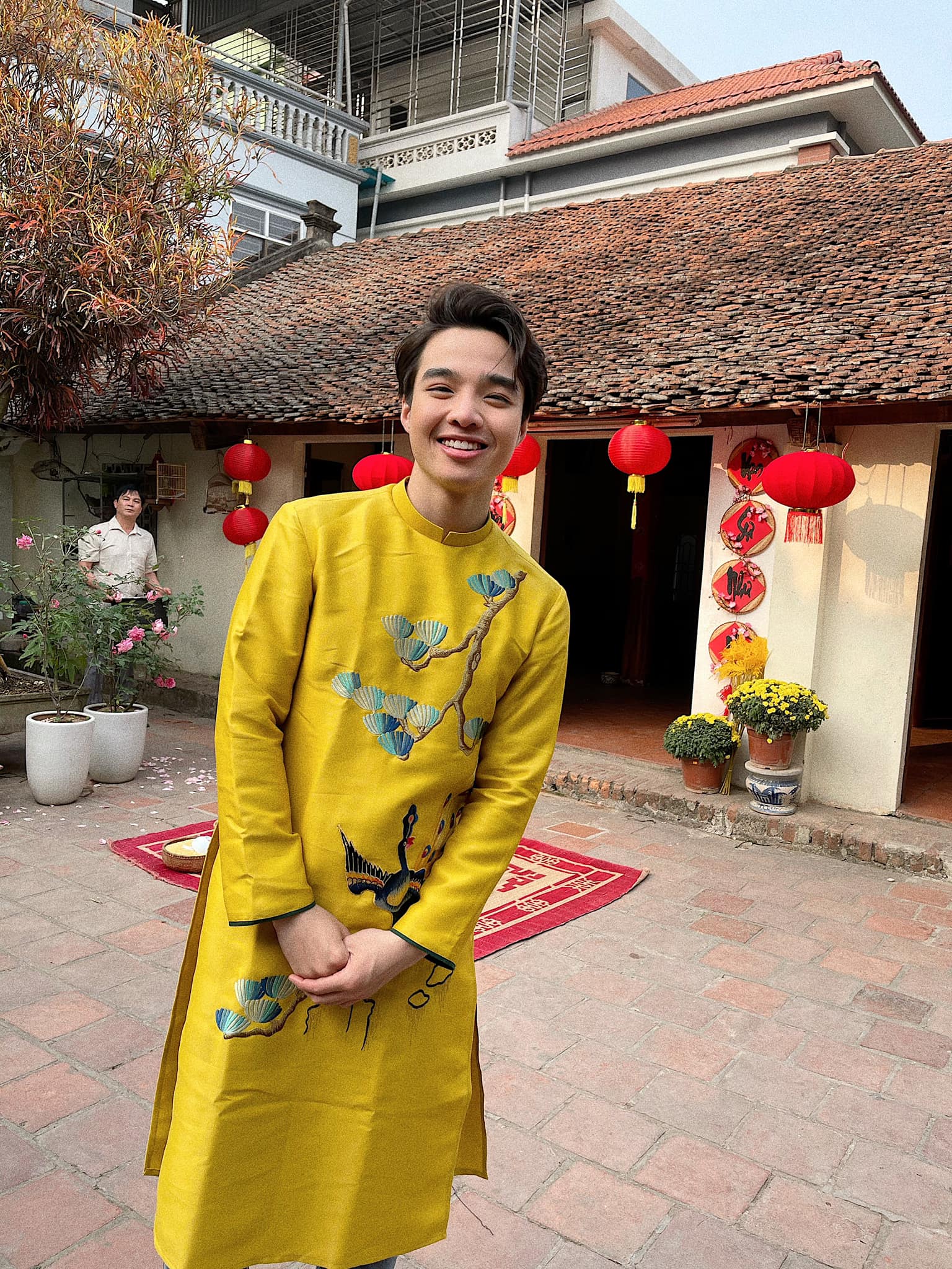 Sở dĩ hot TikToker bị cho là ăn cắp content mà không phải ngược lại bởi theo thời gian đăng tải, những status này đã được 2 page nói trên đăng từ năm 2021 còn ở page Tun Phạm thì mới có gần đây (ngày 16 - 17/4/2022).