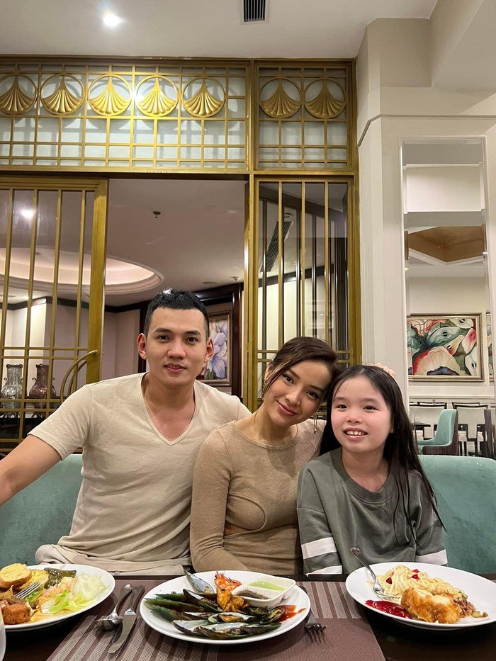 Phương Trinh Jolie công khai con gái riêng 9 tuổi, mối quan hệ của Lý Bình và nhóc tì được khán giả đặc biệt chú ý. 