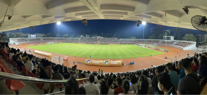 Rất đông khán giả đã đến cổ vũ cho HAGL.