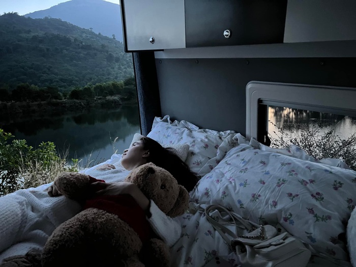 Những khoảnh khắc bình yên của Ngọc Trinh sau chuỗi ngày căng thẳng, mệt mỏi