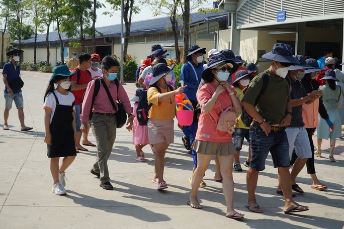 Trong 4 ngày lễ, Nha Trang chỉ có 2 ngày thời tiết thuận lợi nên lượng khách đi tham quan chưa đạt như kỳ vọng