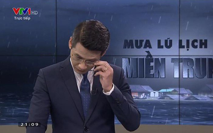 BTV Tuấn Dương đã không thể kiềm chế những giọt nước mắt khi dẫn phóng sự đặc biệt 