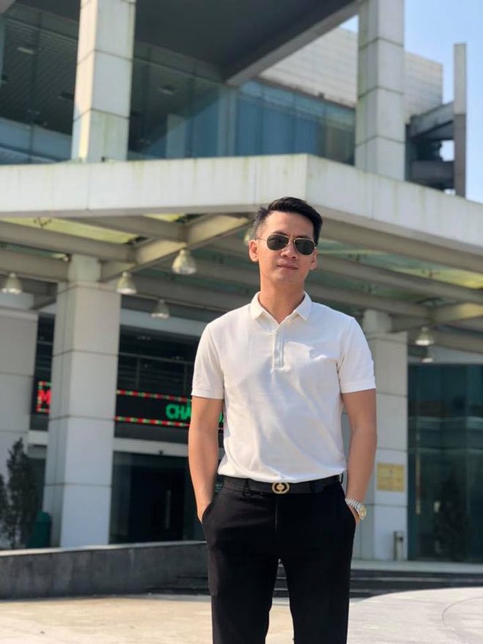 Thì ngoài đời, nam MC lại thường xuyên xuất hiện với vẻ ngoài trẻ trung