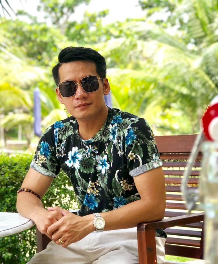 Không chỉ điển trai, lịch lãm bởi ngoại hình, BTV Tuấn Dương còn sở hữu tài lẻ là giọng hát ấn tượng