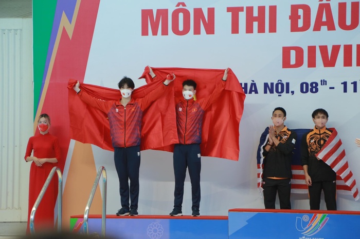  Ở phần thi này, Nguyễn Tùng Dương/ Phương Thế Anh của Việt Nam đã giành Huy chương Bạc với tổng điểm 305.64. Huy chương Vàng thuộc về Chew Yi Wei/ Ooi Tze Liang của Malaysia.