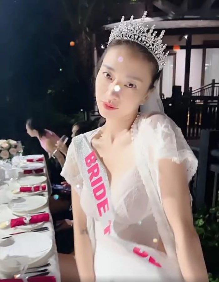 Tối 7/5, Ngô Thanh Vân tổ chức tiệc cưới cũng đã có bảng thông báo ngày vui của 