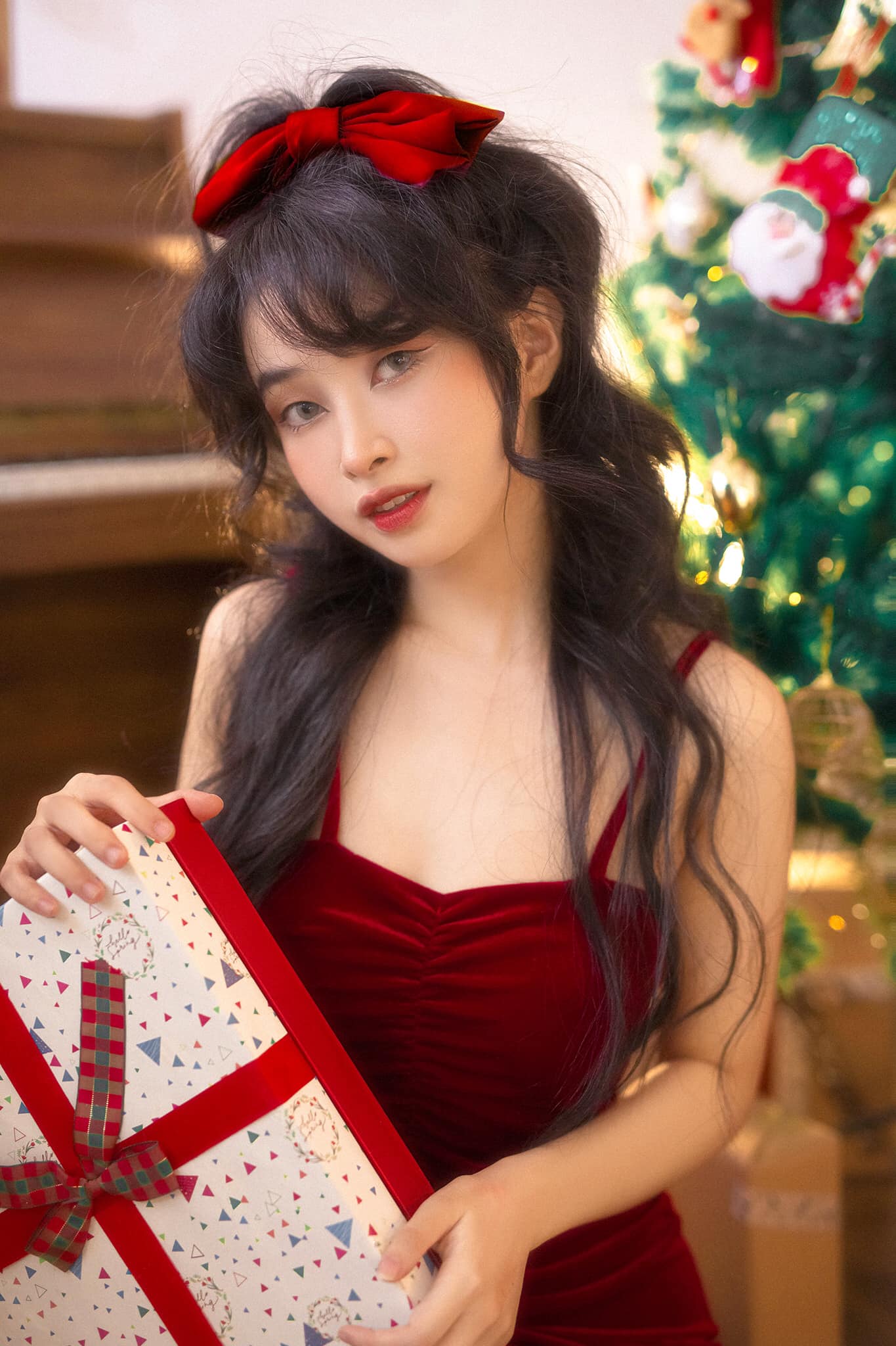 Nói về lý do chọn đi theo concept này, gái xinh Đại học Nông Lâm chia sẻ rằng, vì yêu nên mong muốn đem những những nét hoài cổ, mộc mạc của thập niên 80, 90 đến mọi người.