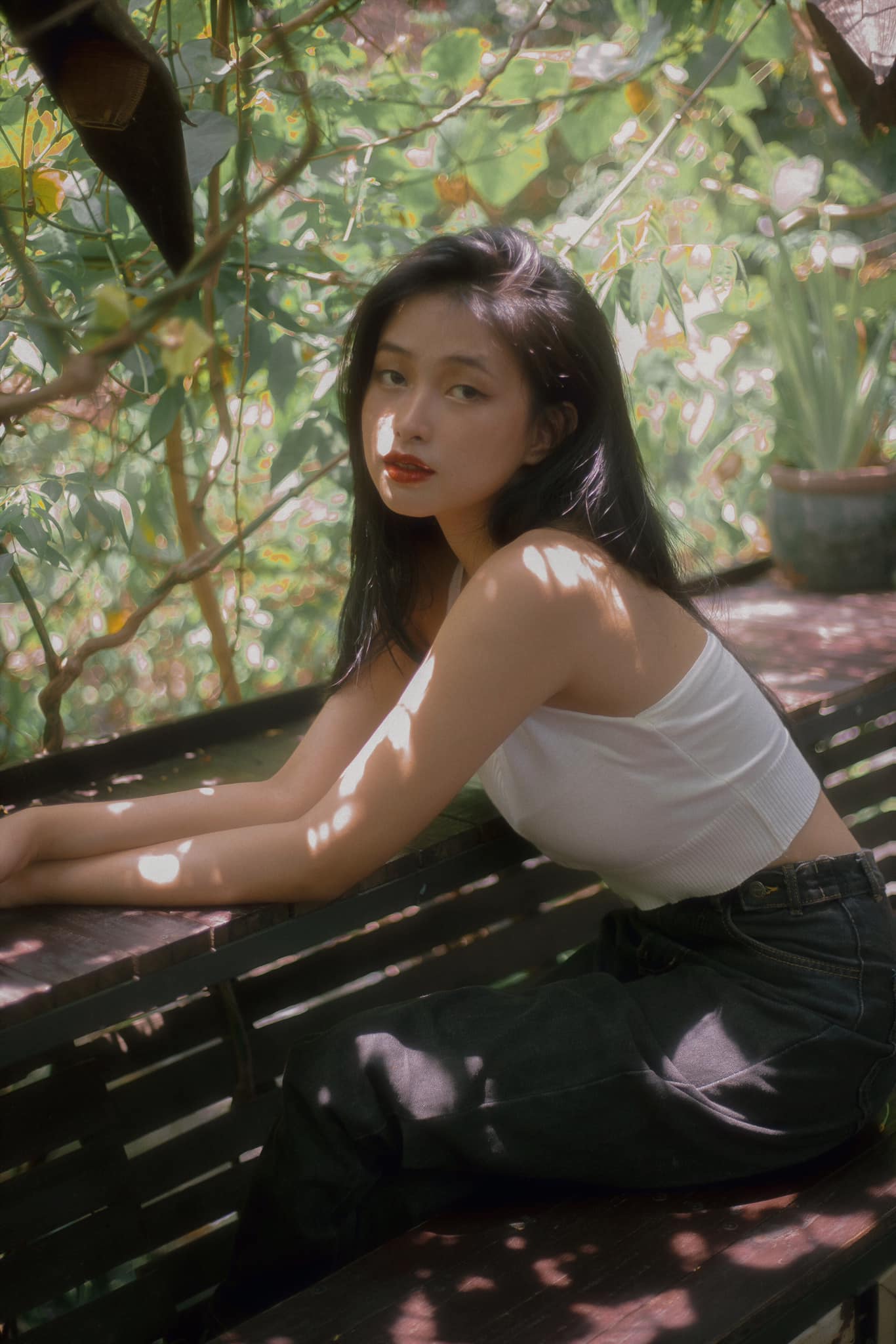 Với khuôn mặt xinh xắn, làn da trắng sáng nên Mai Linh dễ dàng vào vai các cô gái ở thời xưa cũ.