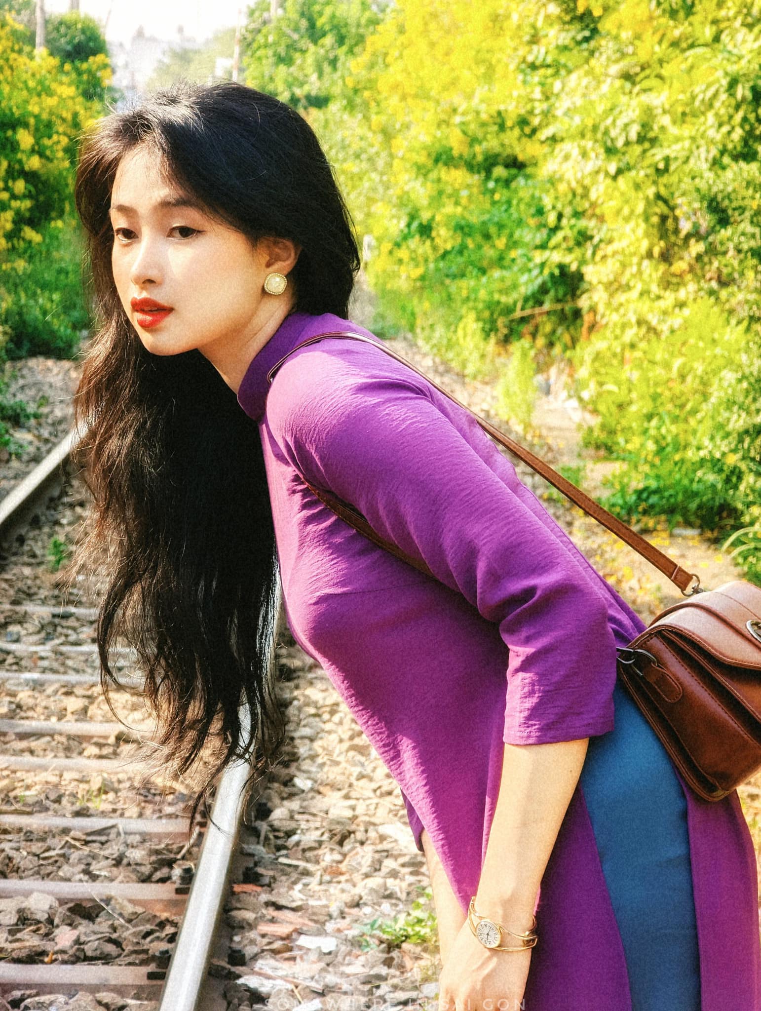 Dương Mai Linh, sinh năm 2002 là nữ sinh Sài thành gây chú ý thời gian qua khi làm sống dậy phong cách thập niên 90.