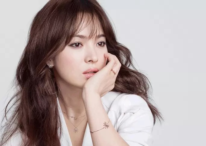 Song Hye Kyo bị đồn gái bao